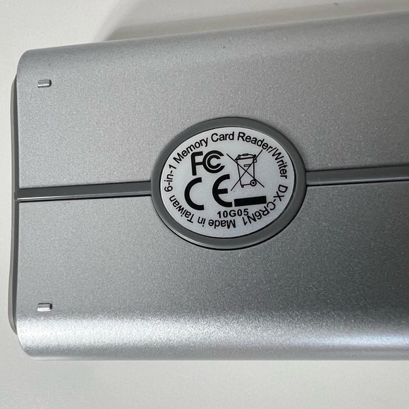 Dynex 6-in-1 Memory Card Reader / Writer w/ USB Cable Model: DX-CR6N1 - Silver - Picture 3 of 5